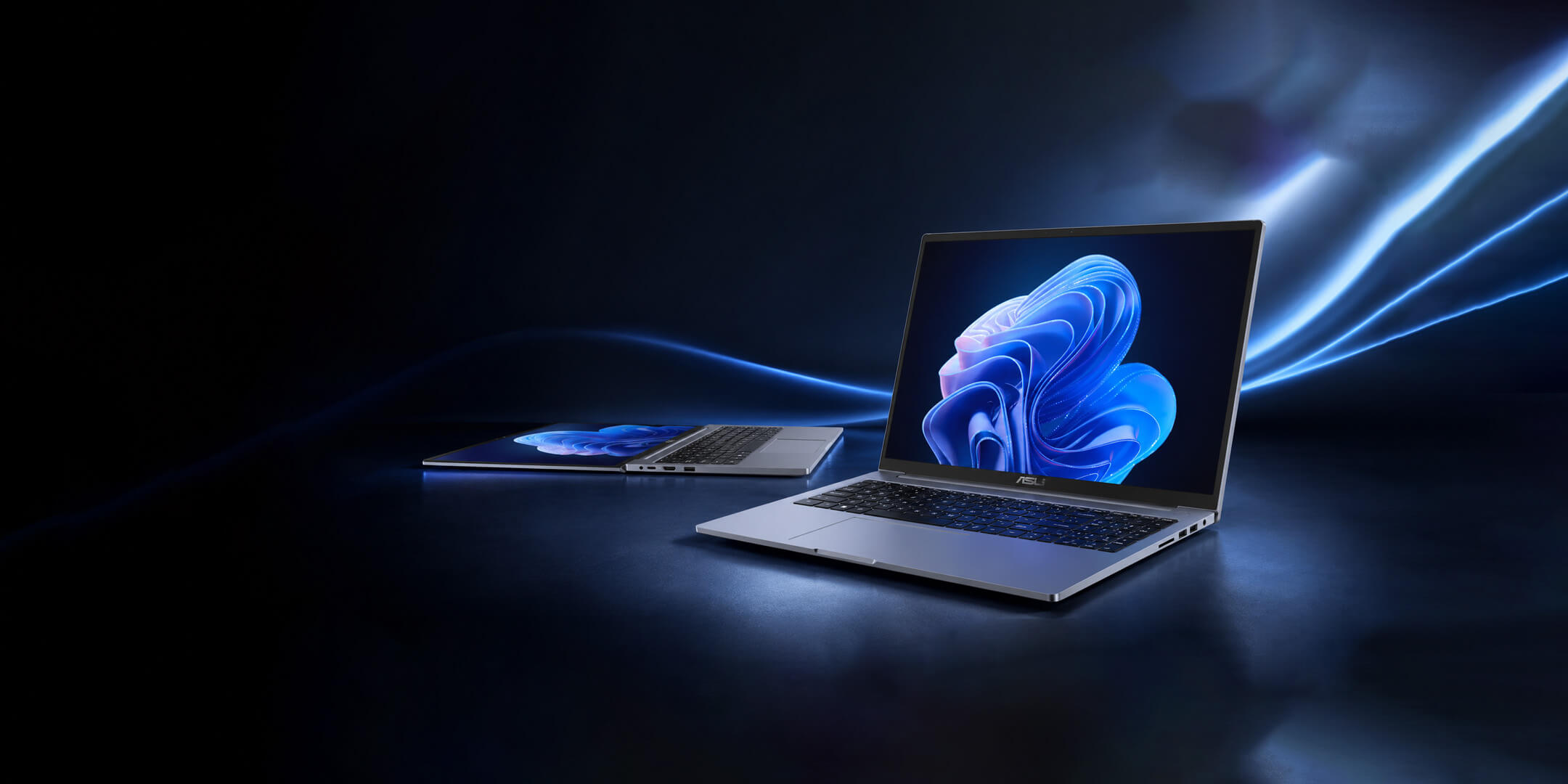 ASIJ P160-C10 laptops displayed open and flat